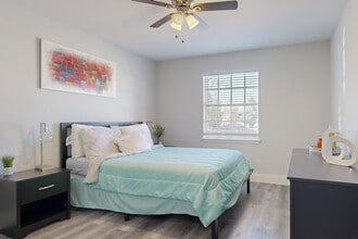 Spring Lake Cove Apartments in Birmingham, AL - Building Photo - Building Photo
