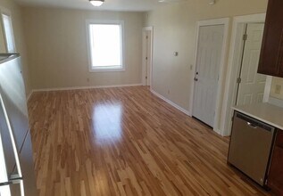 2477-2479 N Dousman St, Unit 2477 in Milwaukee, WI - Building Photo - Building Photo
