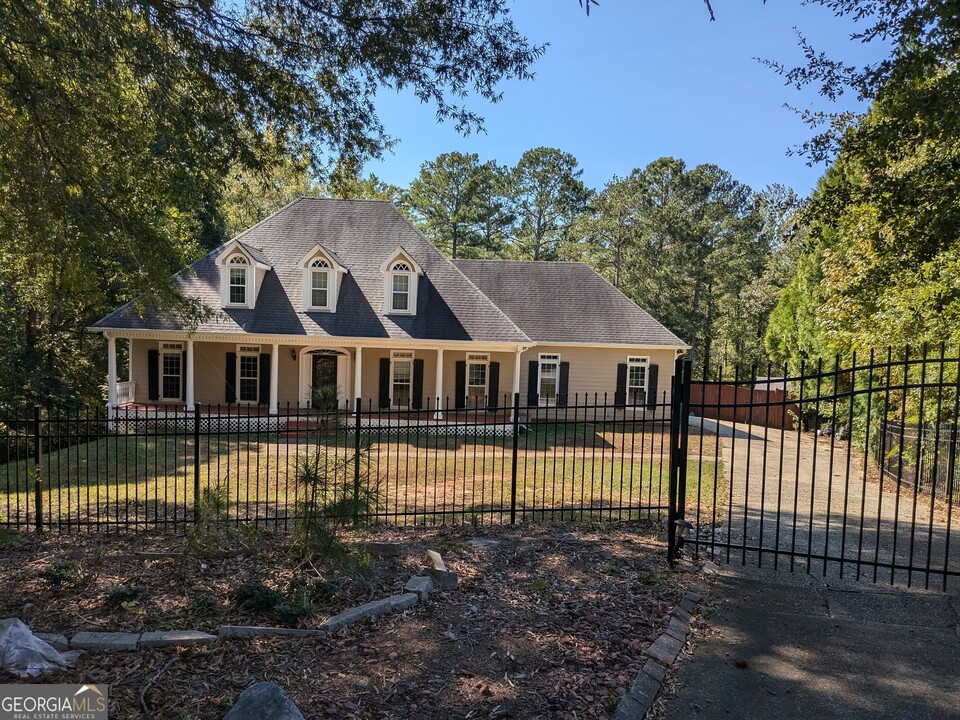 4401 Riverlake Way in Snellville, GA - Building Photo