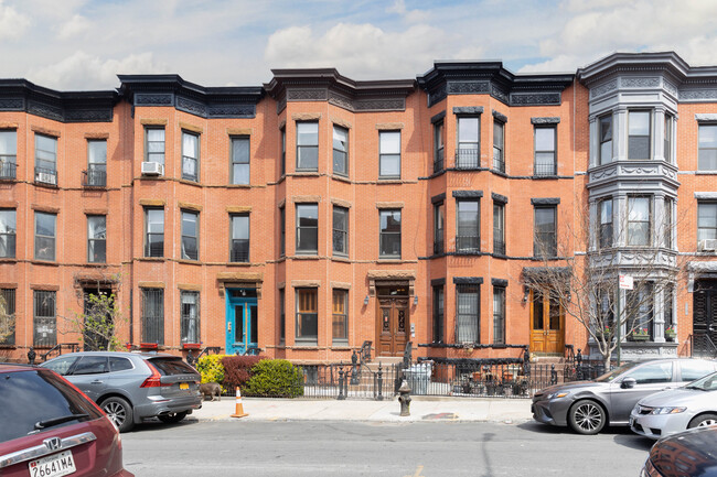 675 Degraw St in Brooklyn, NY - Foto de edificio - Building Photo