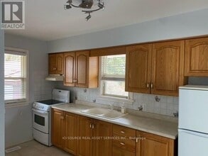 107 Vancouver Dr in Guelph, ON - Building Photo - Building Photo