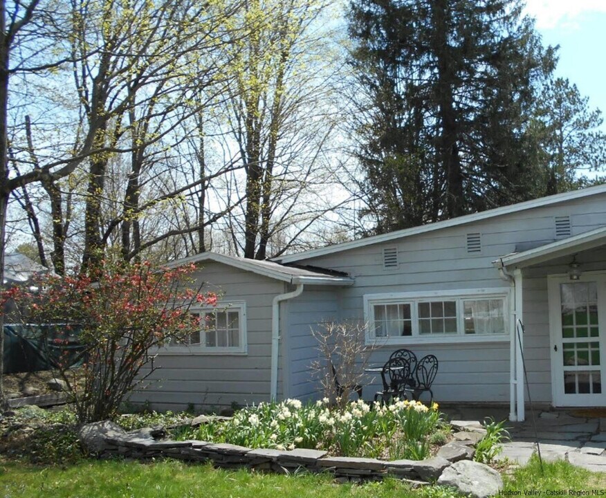 88 Rock City Rd in Woodstock, NY - Building Photo