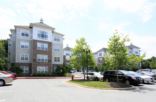 Willow Manor at Cloppers Mill (Seniors 62+) in Germantown, MD - Foto de edificio - Building Photo