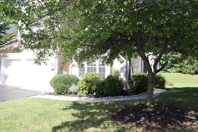 323 Country Club Dr in Lansdale, PA - Building Photo - Building Photo