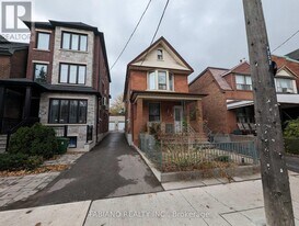 1038 Dovercourt Rd in Toronto, ON - Building Photo
