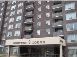 Hunter's Lodge in Toronto, ON - Building Photo - Building Photo