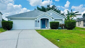 3227 Heron's Point Cir in Kissimmee, FL - Building Photo