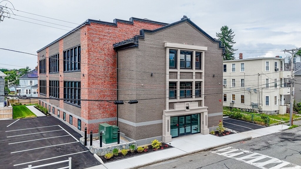 72 Boisvert St in Lowell, MA - Building Photo