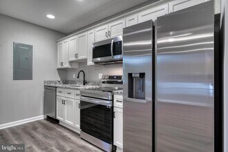 6722 Brentwood Ave in Dundalk, MD - Foto de edificio - Building Photo