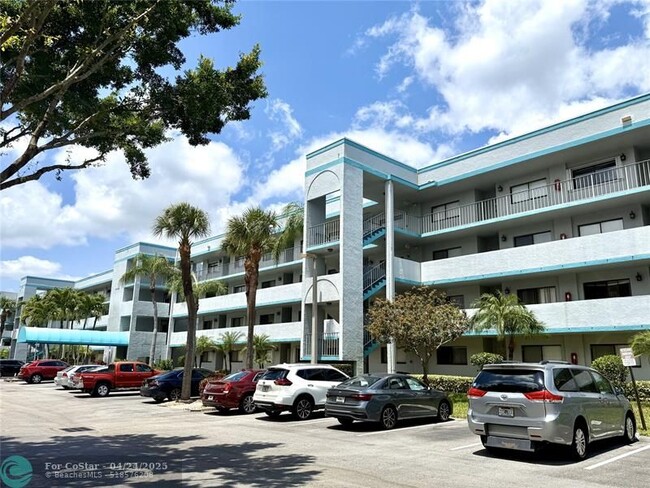 4725 Lucerne Lakes Blvd in Greenacres, FL - Building Photo - Building Photo