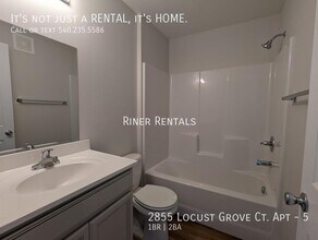 2855 Locust Grv Ct in Harrisonburg, VA - Building Photo - Building Photo