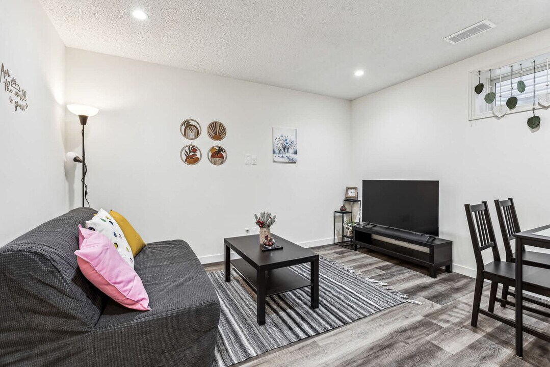 31 Cranfield Manor SE in Calgary, AB - Building Photo