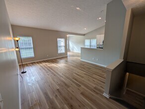 7656 Meadow Brooke Way in Northfield, OH - Building Photo - Building Photo