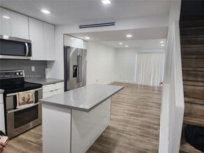 2750 W 76th St in Hialeah, FL - Building Photo - Building Photo