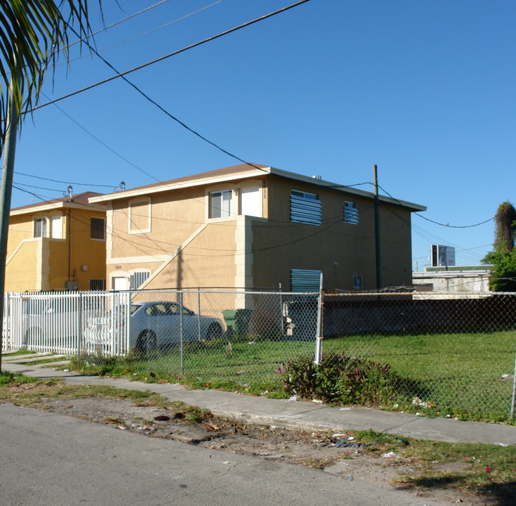 7010-7030 NW 6th Ct in Miami, FL - Foto de edificio