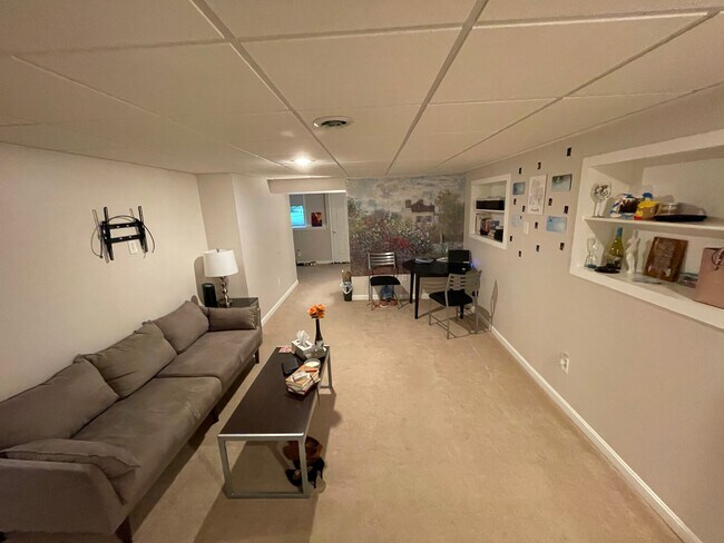 23 Prestonfield Rd, Unit 1 in Nashua, NH - Foto de edificio - Building Photo