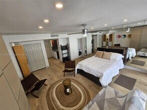 1408 Brickell Bay Dr, Unit 316 in Miami, FL - Foto de edificio - Building Photo