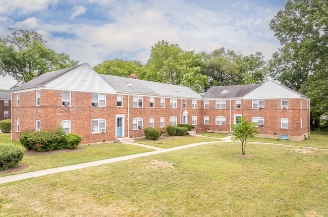 Essex Village & Marlyn Gardens Apartments in Essex, MD - Building Photo - Building Photo