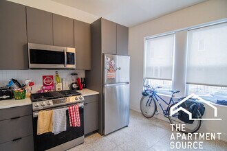 3051 W Medill Ave, Unit 3B in Chicago, IL - Building Photo - Building Photo