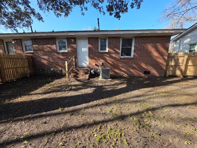 1129 Berkeley St in Hanahan, SC - Building Photo - Building Photo