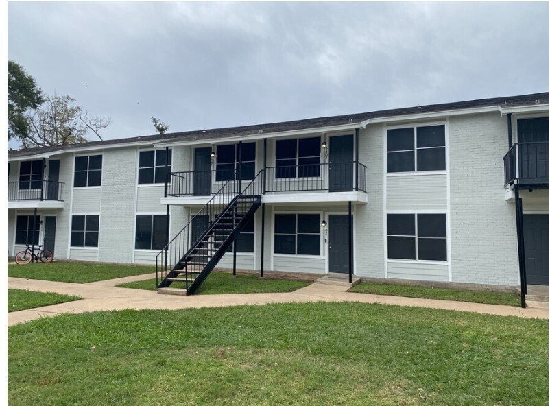 Brazoria Oaks Apartments in Brazoria, TX - Building Photo