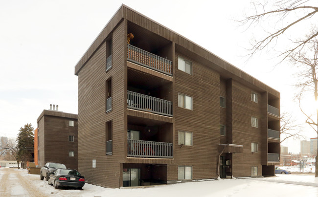 Cedar Village in Edmonton, AB - Building Photo - Building Photo