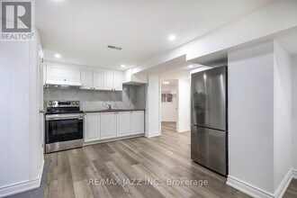 2003 Cedarwood Ct in Pickering, ON - Building Photo - Building Photo