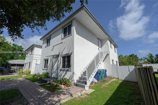 4477 NW 23rd Ave in Miami, FL - Building Photo - Building Photo