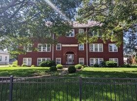 741 Melrose Ave, Unit apt. # 9 in Iowa City, IA - Building Photo