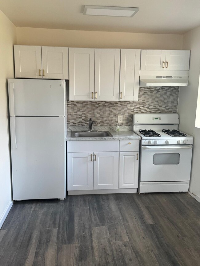 27 Hillside Ave, Unit 8