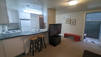 943 E South Temple, Unit B in Salt Lake City, UT - Foto de edificio - Building Photo