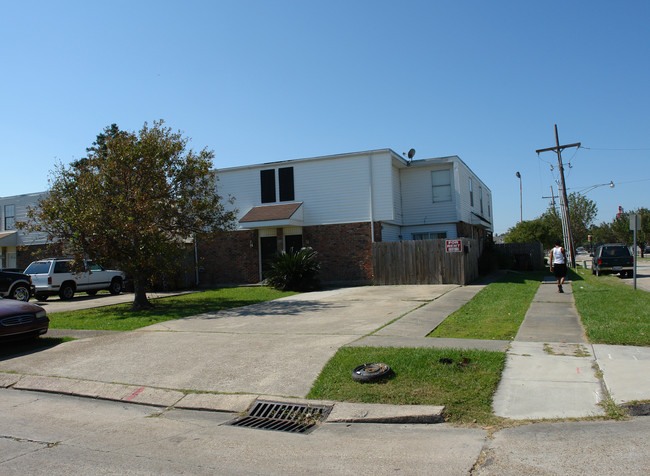 3757 Martinique Ave in Kenner, LA - Foto de edificio - Building Photo