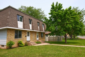 1353 15th Ave S in St. Cloud, MN - Foto de edificio - Building Photo