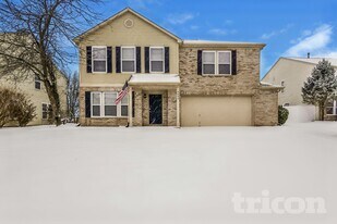 9899 Olympic Cir in Indianapolis, IN - Building Photo