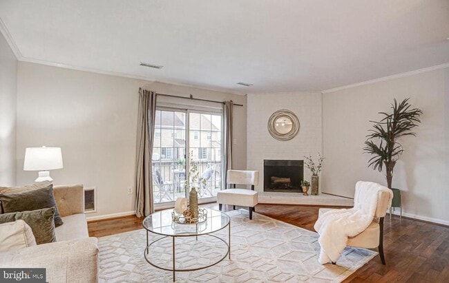 property at 927 S Rolfe St