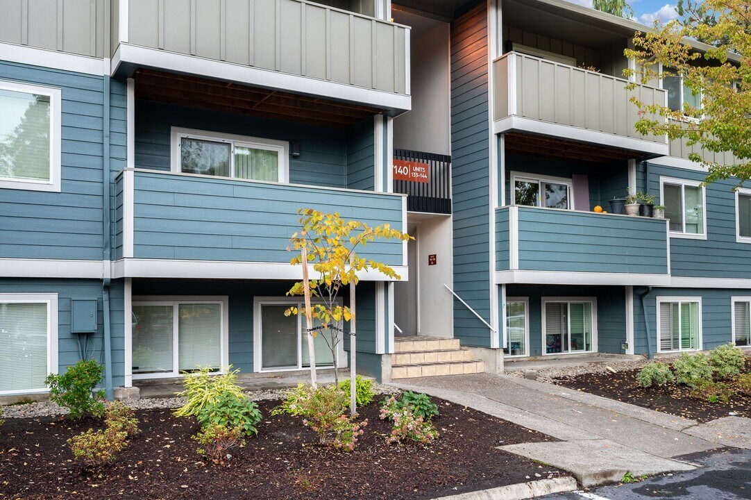 #311 HERITAGE 24 in Beaverton, OR - Building Photo