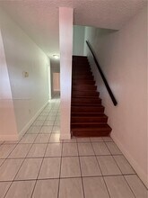 921 W 80th Pl in Hialeah, FL - Building Photo - Building Photo
