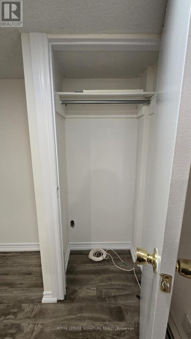 3661 Lake Shore Blvd W in Toronto, ON - Building Photo - Building Photo