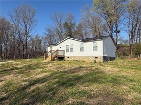 129 Asa Dorsey Rd in Cleveland, GA - Building Photo