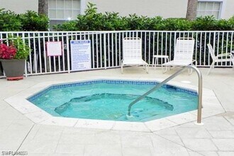 2120 Arielle Dr in Naples, FL - Foto de edificio - Building Photo