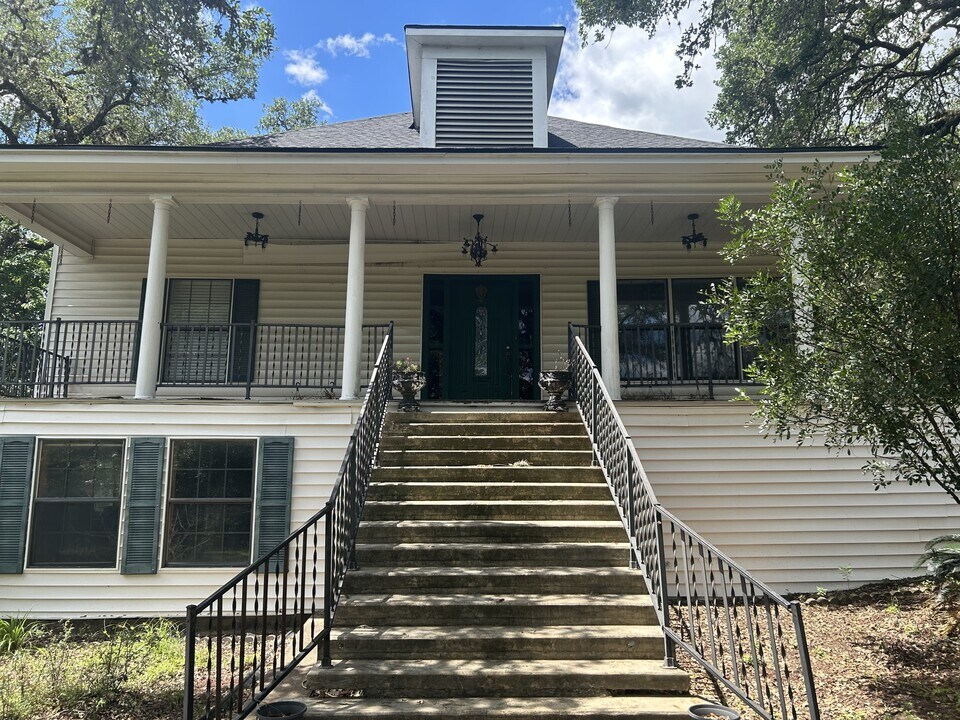 617 Blanco St in San Marcos, TX - Building Photo