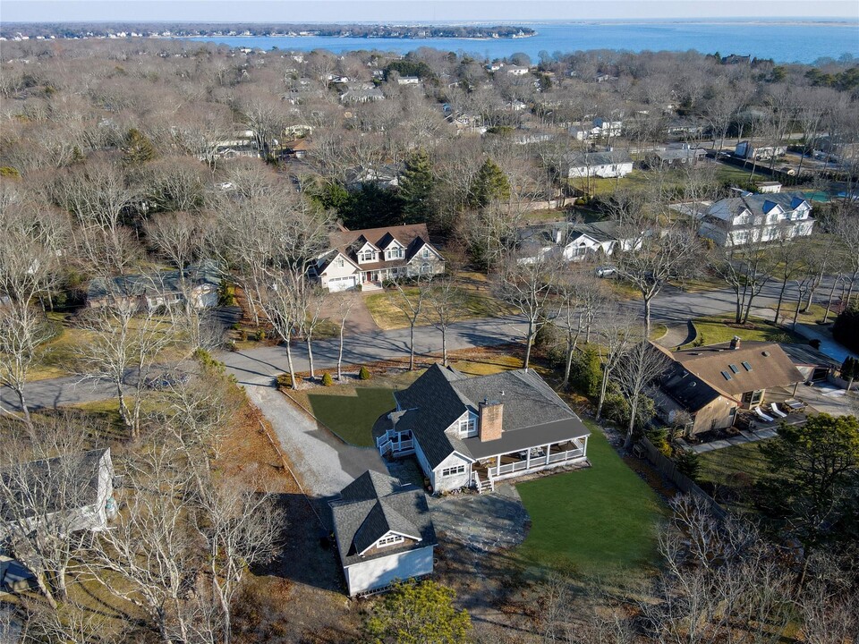 10 Foxboro Rd in Hampton Bays, NY - Building Photo