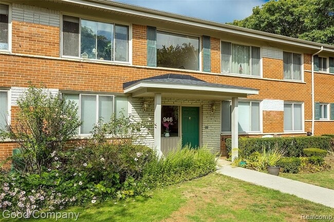 property at 946 N Adams Rd