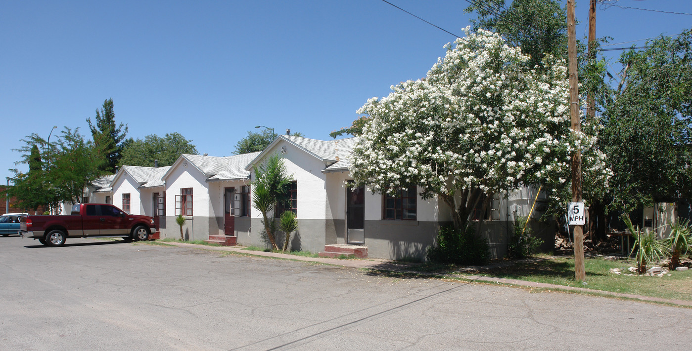 7087 Alameda Ave in El Paso, TX - Building Photo