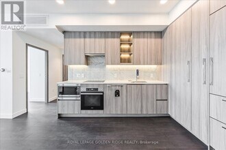 95-3395 McMahon Dr in Toronto, ON - Building Photo - Building Photo