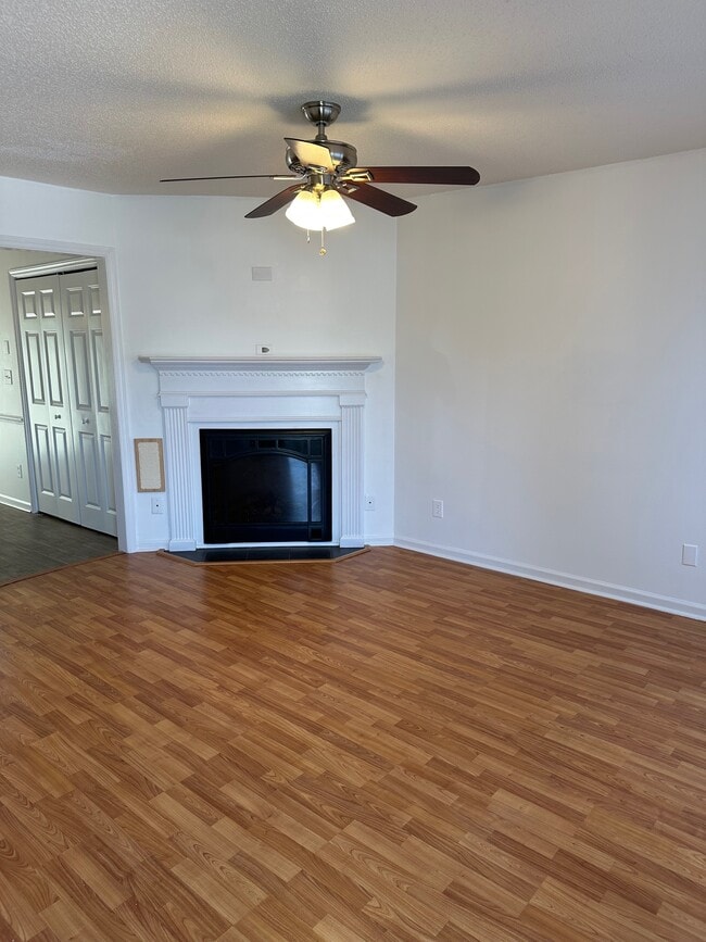 3817 E Vancroft Cir, Unit E2 in Winterville, NC - Building Photo - Building Photo