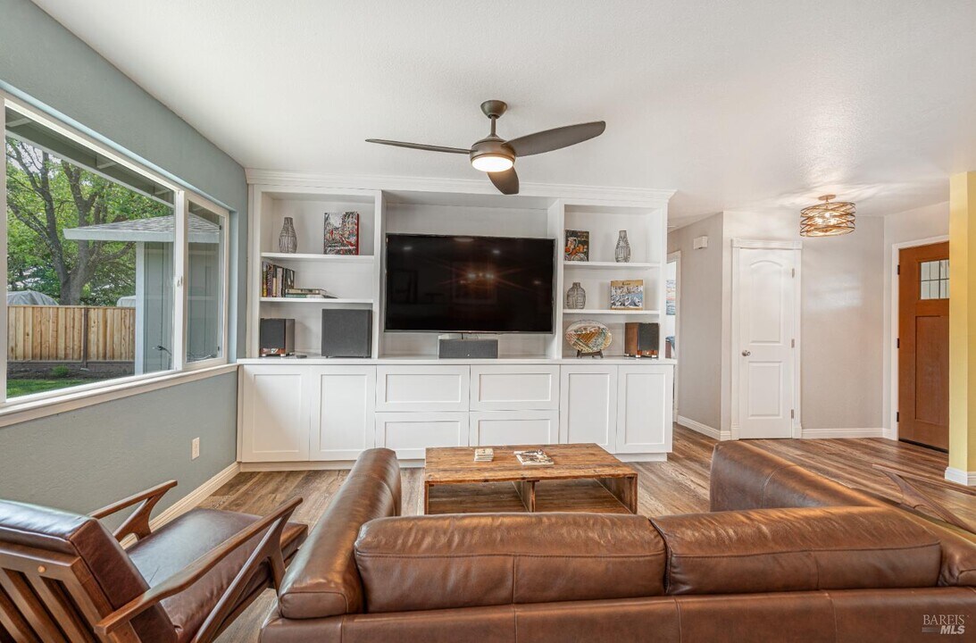 849 Colleen Dr in Windsor, CA - Building Photo
