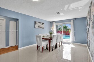 208 SW 2nd Ave in Hallandale Beach, FL - Building Photo - Building Photo