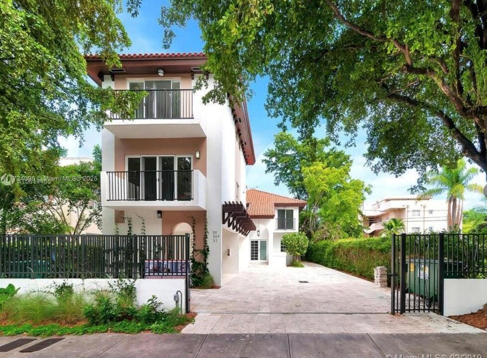 307 Majorca Ave in Coral Gables, FL - Building Photo