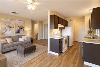 Walnut Grove Apartments in Novato, CA - Building Photo - Building Photo